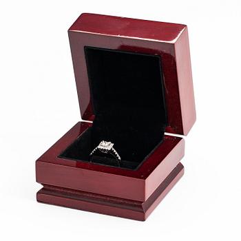 SORMUS, 18K valkokultaa, princess- ja briljanttihiottuja timantteja n. 0.58 ct yht.