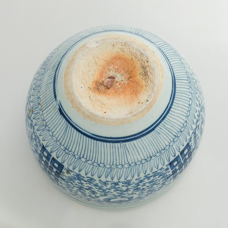 Vase and bowls 2 pcs, China.