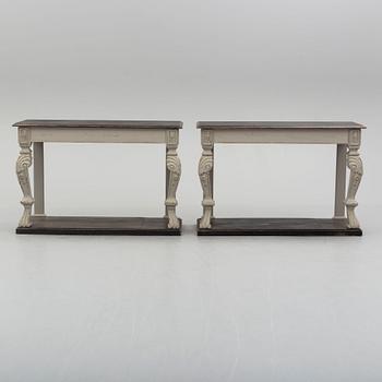 KONSOLBORD/SIDOBORD, ett par, 1900-tal.