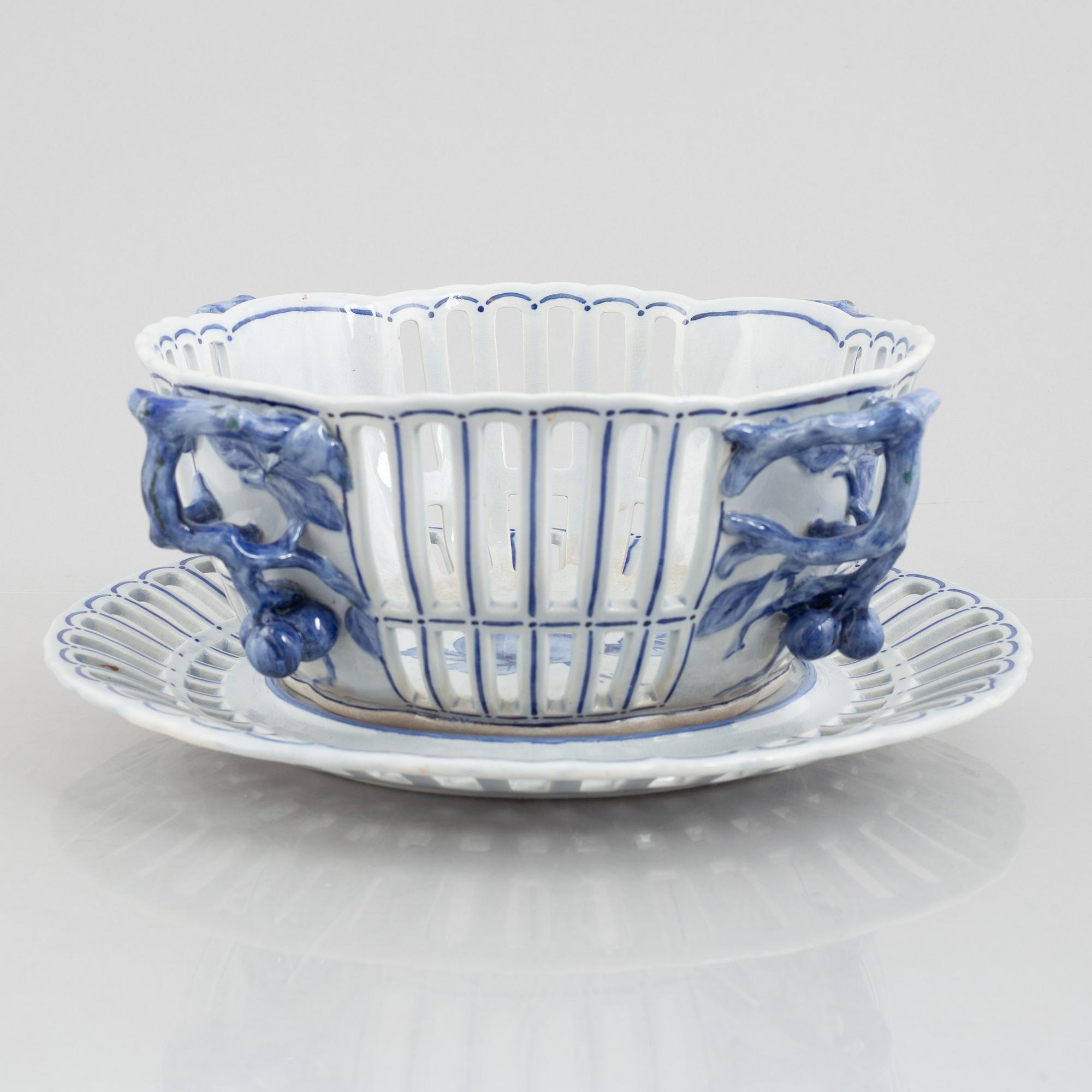Galler bowl with a galler plate, stoneware, Rörstrand, Art Nouveau, circa 1900.