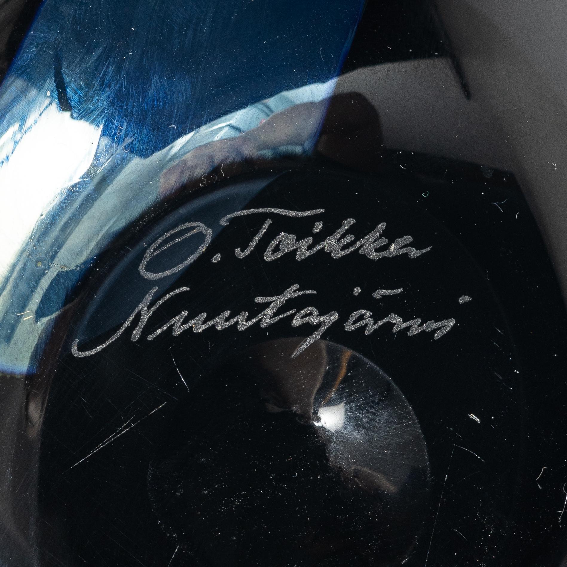 Oiva Toikka, a pair of glass birds, Nuutajärvi, Notsjö, Iittala, Finland.