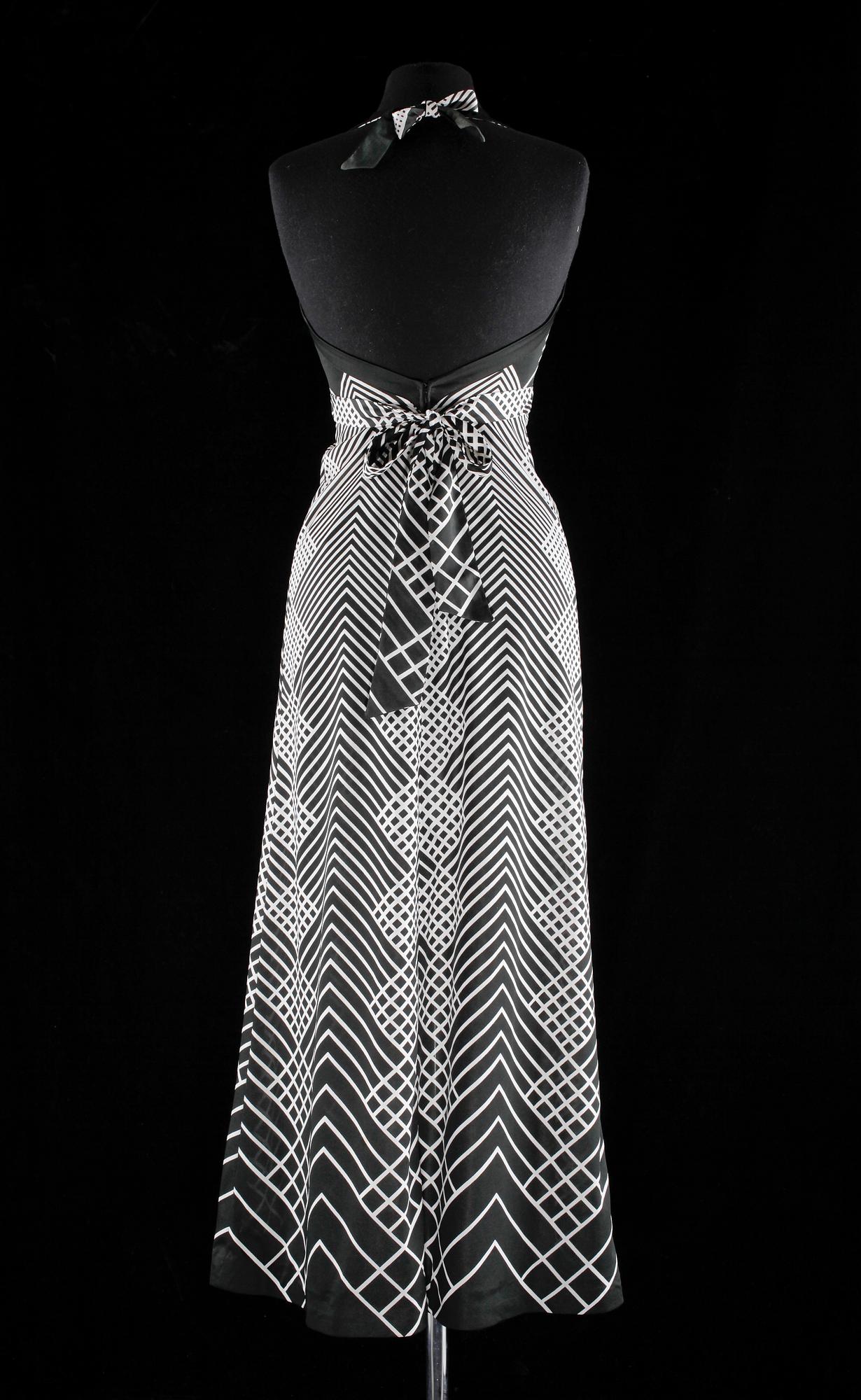 A black and white longdress by Louis Scherrer.