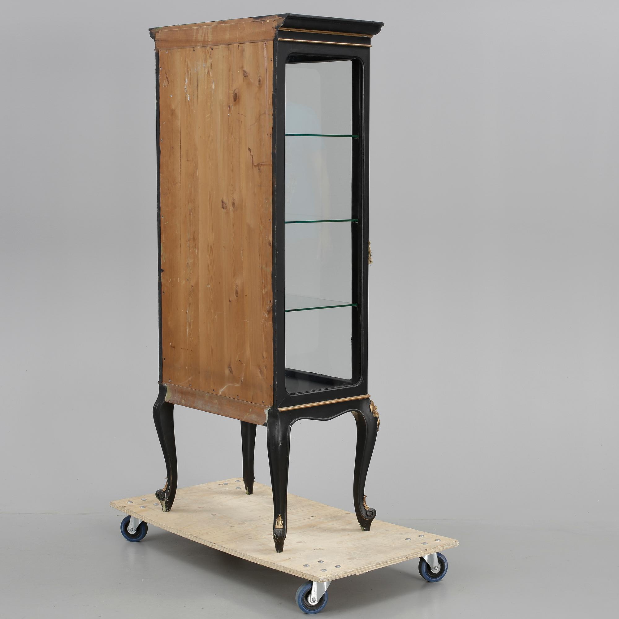 VITRINSKÅP, 1900-talets början.