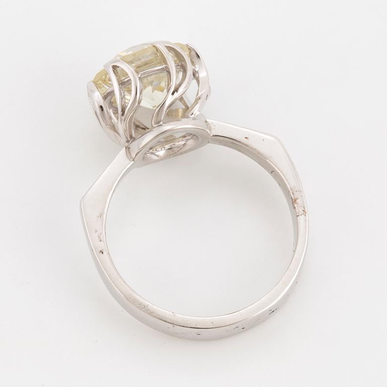 A circa 2 ct yellow diamond ring.