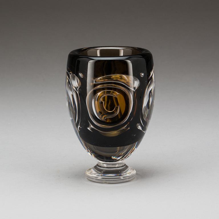 VAS, glas, Jan Johansson, Orrefors Studio 2001. Signerad.