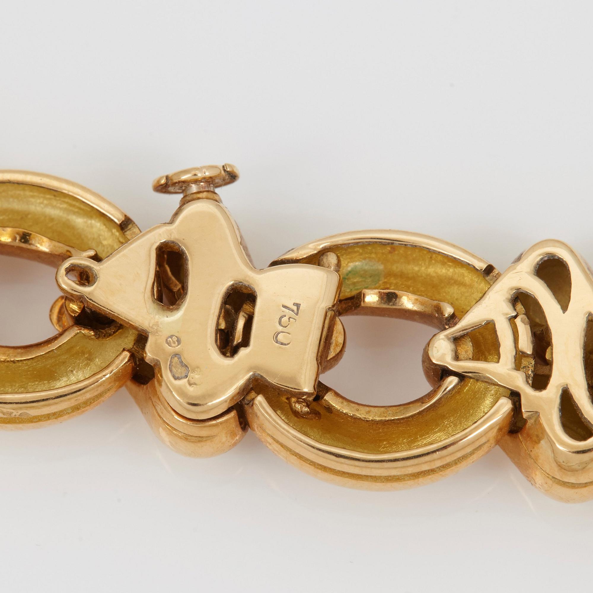 COLLIER.