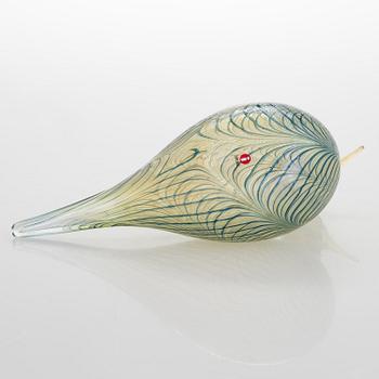 OIVA TOIKKA, An annual glass bird with its egg, year 2007, both signed O. Toikka Nuutajärvi, the egg numbered 328/750.