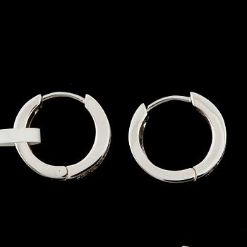 ÖRHÄNGEN, ett par, 14k vitguld med briljantslipade diamanter tot ca0,25ct. Vikt 2,9g.