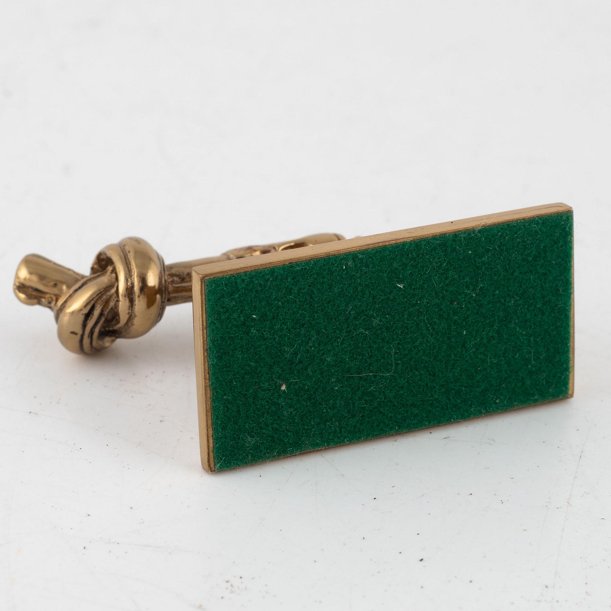 Carl Fredrik Reuterswärd, skulptur, "Non violence", Skultuna.