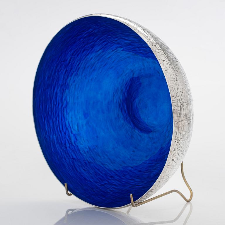 Eva Hidström, skål, sterlingsilver, emalj, Kultakeskus, Tavastehus 1970.