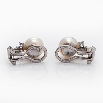 Pearl earrings, cultured pearls, brilliant cut diamonds, 18K white gold.