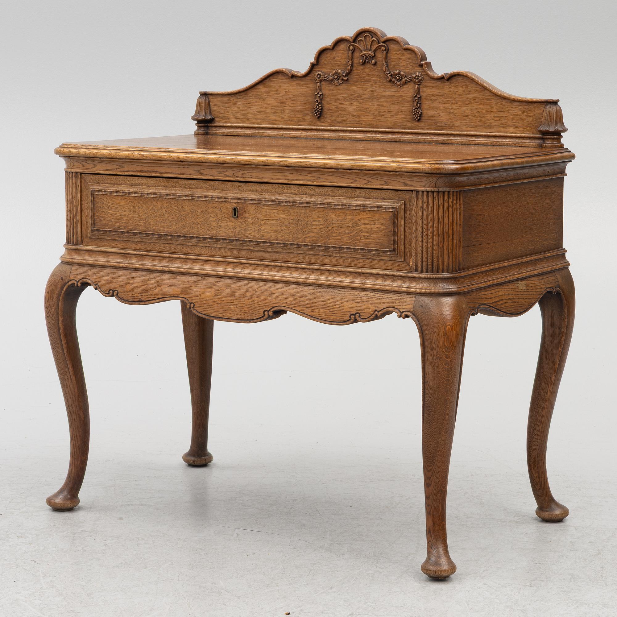 Dining table, 8 chairs, 2 armchairs, sideboard, Rococo style, early 20th century.
