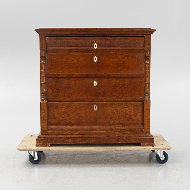 A birchwood chest of drawers, end of the 19th Century,
