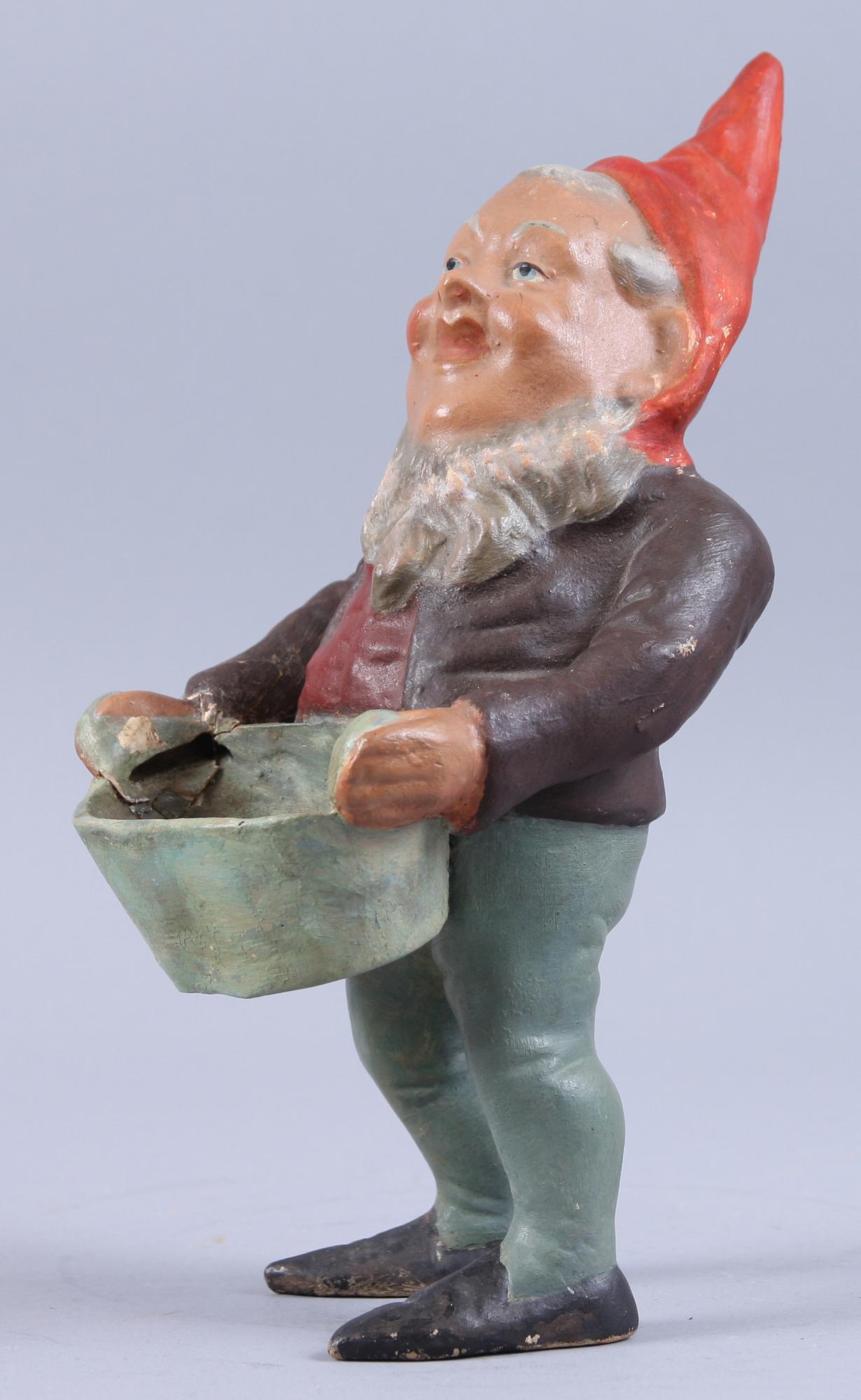 TOMTEFIGURIN, gjutmassa, tidigt 1900-tal.