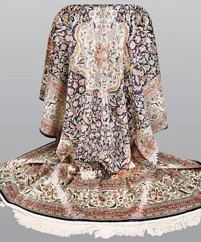 Matta, Figural Silke Orientalisk, Silkesvarp, ca 306 x 240 cm.