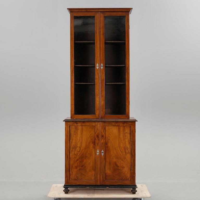 BOKSKÅP, 1800-talets andra hälft.