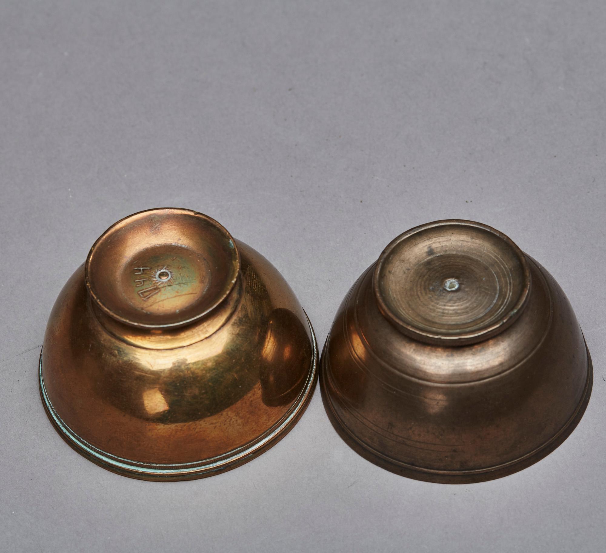 SUPKOPPAR, 2 st, mässing. Troligen 1700-tal.