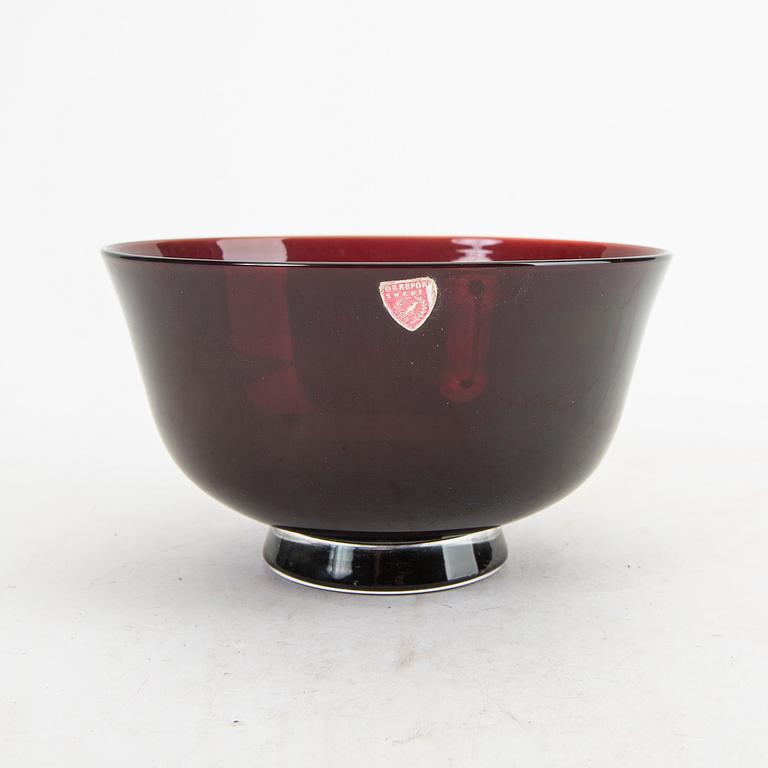 Sven Palmqvist, a signd and dated 1945 Orrefors glass bowl.