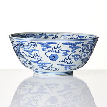 A blue and white four clawed dragon bowl, Qing dynasty with a four character mark of Xuantong (1909-11).