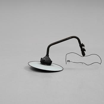 VÄGGLAMPA, för utomhusbruk. 1900-talets första hälft.