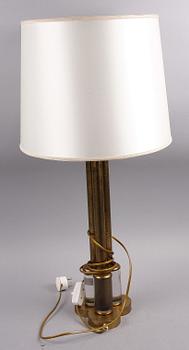 BORDSARMATURER ett par, glas och mässing. 1900-tal.