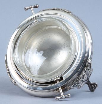 BORDSSURTOUT, pläter samt glas, England, 1900-tal samt SMÖRKUPA, vitmetall.