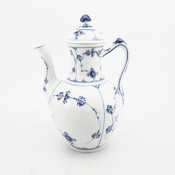 A 40 pcs Musselmalet porcelain service Royal Copenhagen.