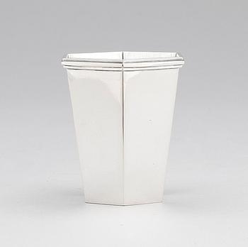 A Wiwen Nilsson sterling vase, Lund 1958.