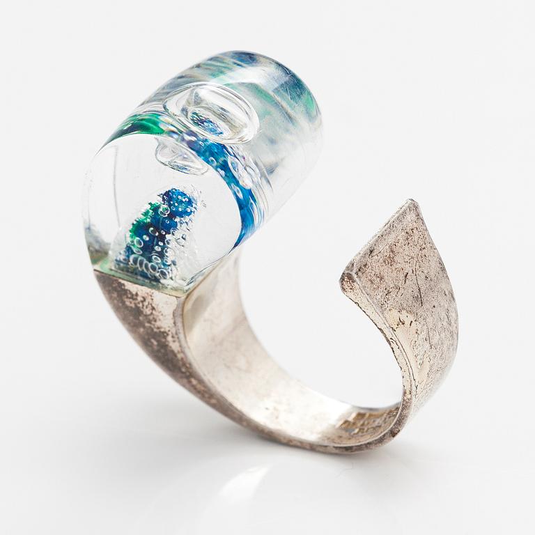 Björn Weckström, Ring "Mikroner", sterlingsilver, akryl. Lapponia 1974.