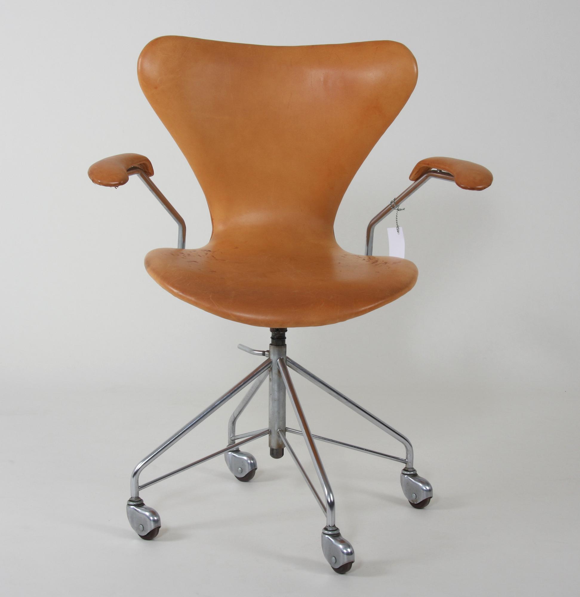SKRIVSTOL, "Sjuan", Arne Jacobsen för Fritz Hansen.