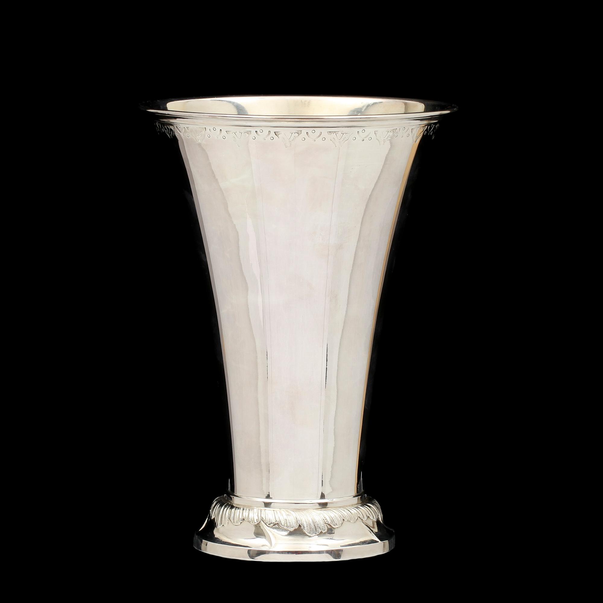 BÄGARE, silver, CG Hallberg 1901, Stockholm. Vikt 345g.