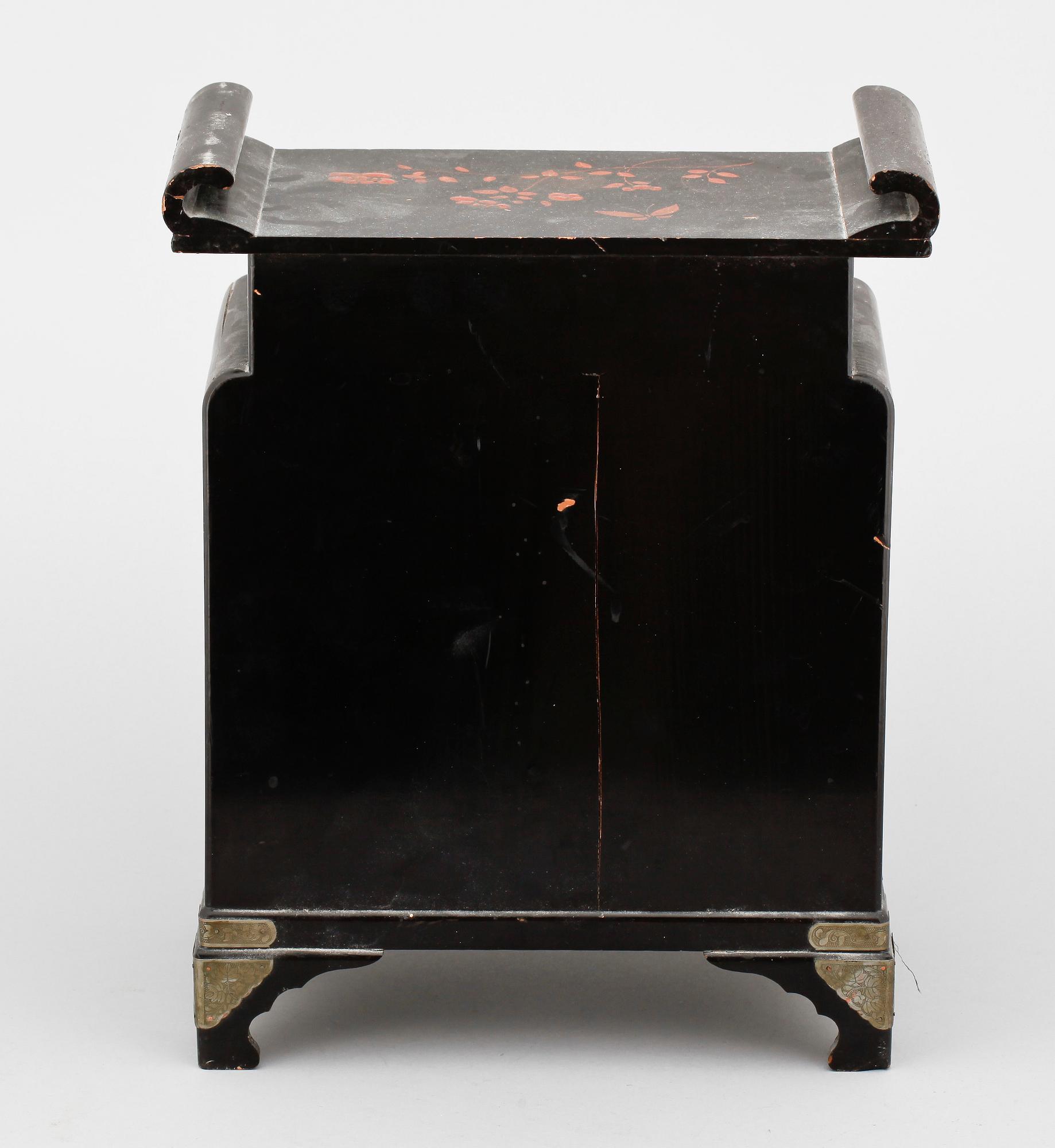 MINIATYRSKÅP, Japan, tidigt 1900-tal.