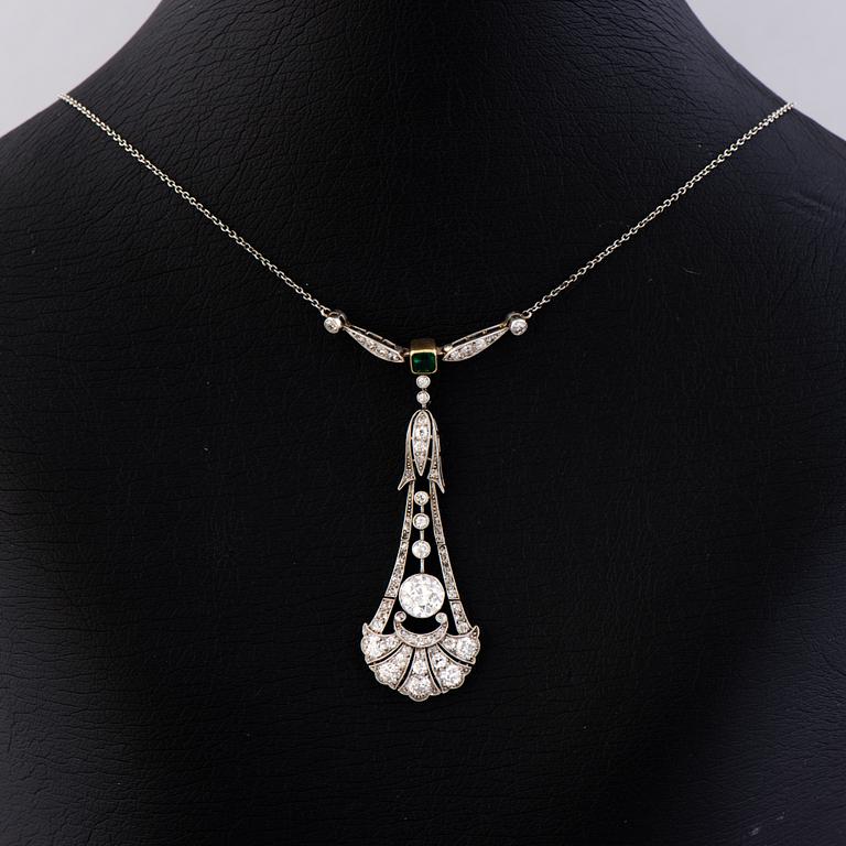A PENDANT, old and 8/8 cut diamonds, emerald, platinum. Art Deco, c. 1920s.