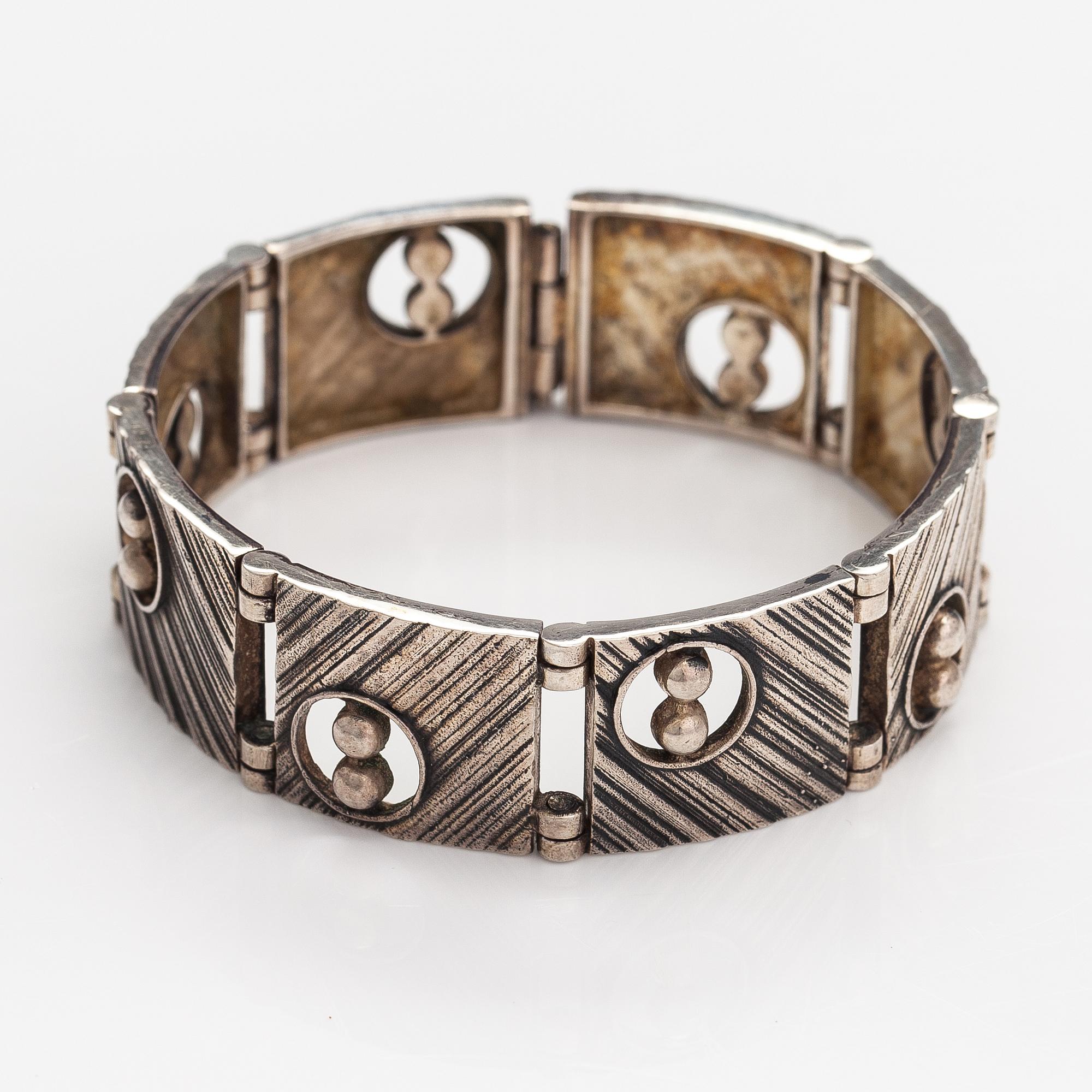 Jorma Laine, A silver bracelet. Kultateollisuus, Turku 1970.
