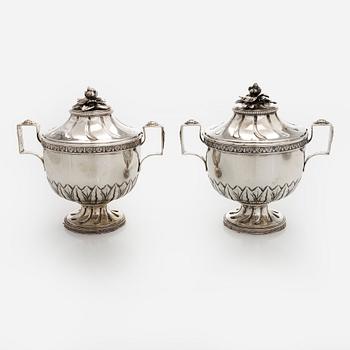 Sokerikkopari, vadit ja sirotinlusikat, hopeaa, JE Torsk, Tukholma 1902.