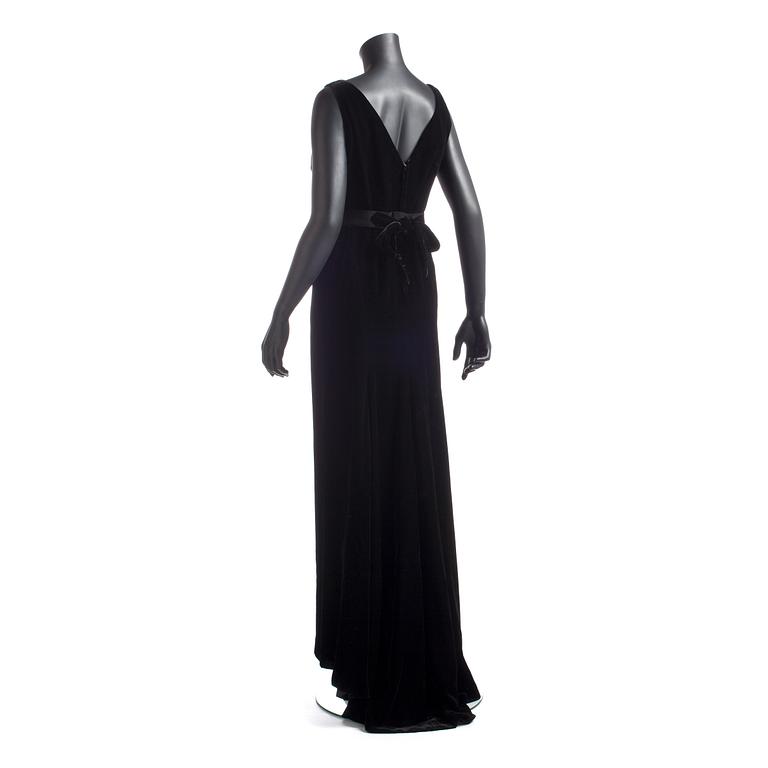 MÄRTHASKOLAN, a black velvet eveningdress.