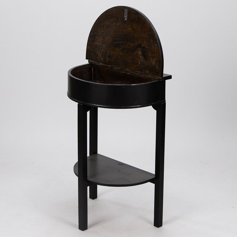 HALF-ROUND TABLE, early 20th century.