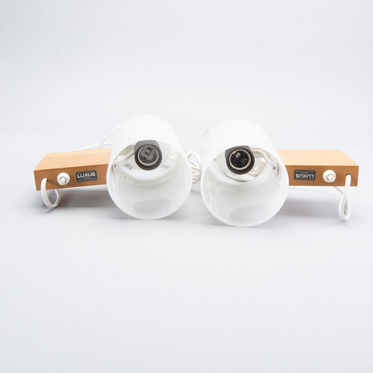 Luxus, 2 wall lamps, oak, plastic.