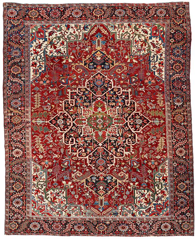 A CARPET, a semi-antique Heriz/Gorovan, ca 441,5 x 356,5 cm.