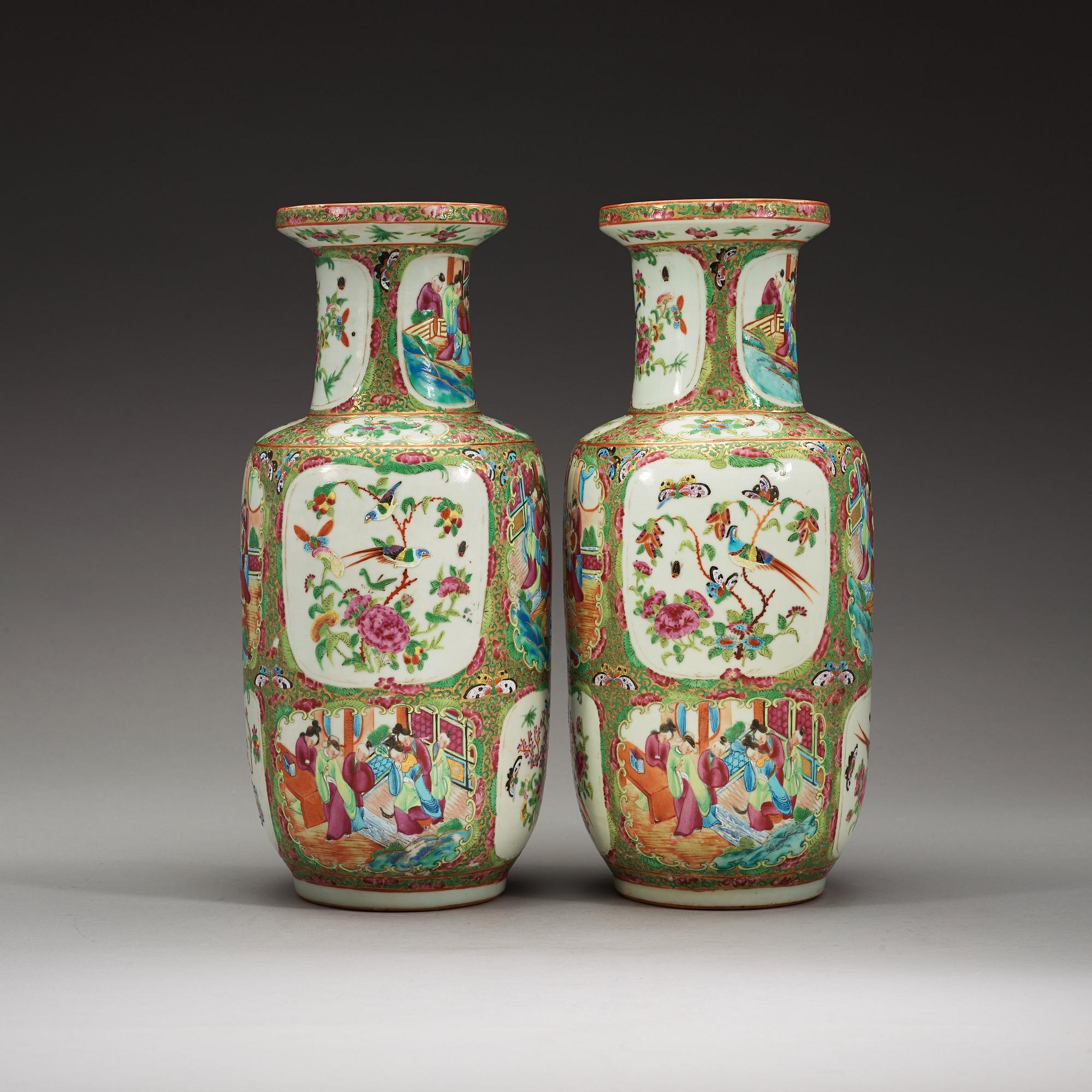VASER, ett par, porslin. Kanton, Qingdynastin, 1800-tal.