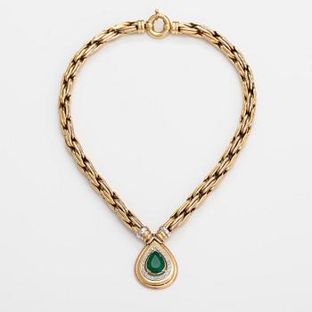 An 18K gold necklace with an emerald and brilliant-cut diamonds ca. 0.48 ct in total. Erkki Nupponen, Helsinki 1995.