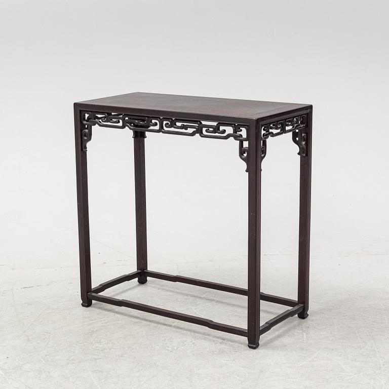 An altar table, late Qing dynasty/early 20th Century.