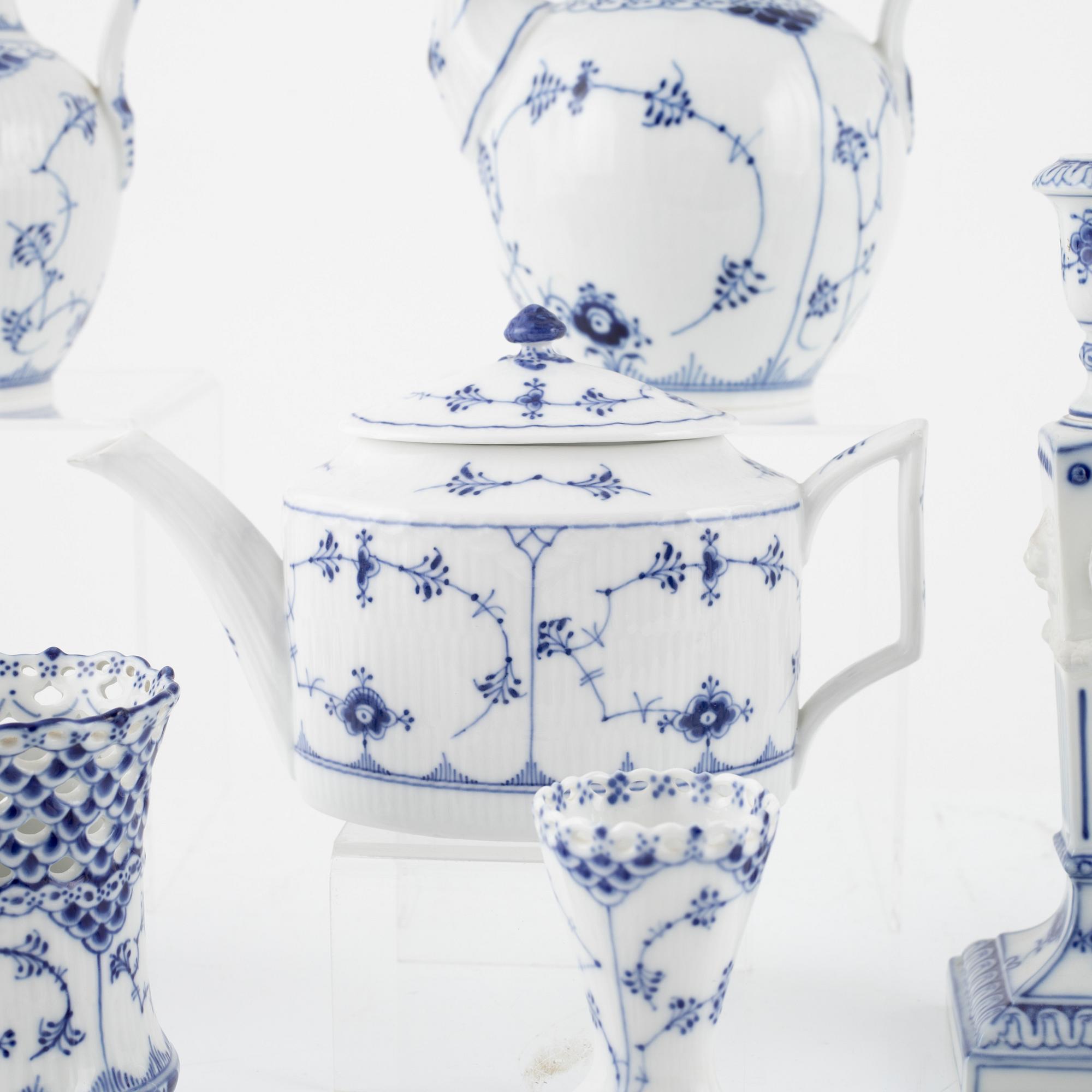 39 porcelain pieces of a 'Musselmalet' service, Royal Copenhagen, Denmark.