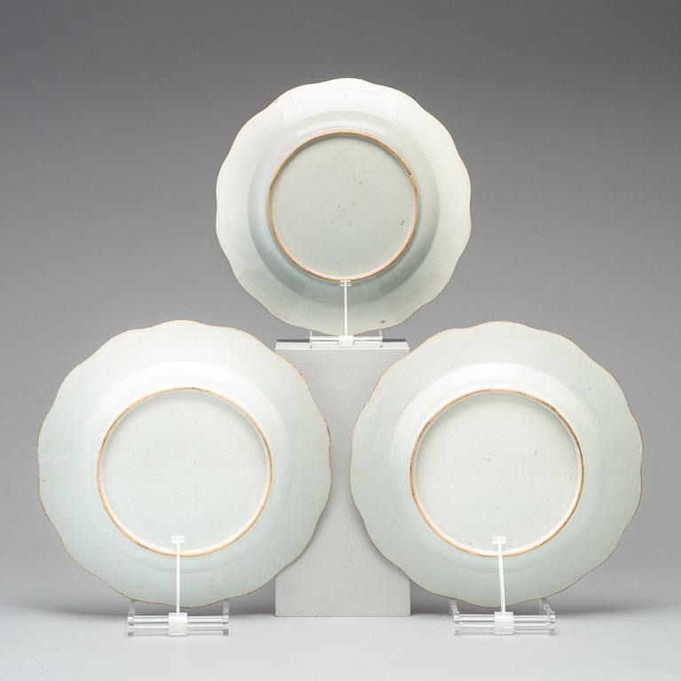 A set with tree blue and white serving dishes, Qing dynasty, early 18th Century.