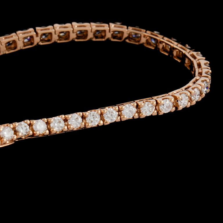 ARMBAND, 18k guld med briljantslipade diamanter, 2.18 ct. Vikt 7,3 g.