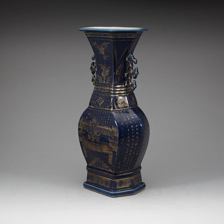 VAS, porslin. Qingdynastin, 1800-tal.
