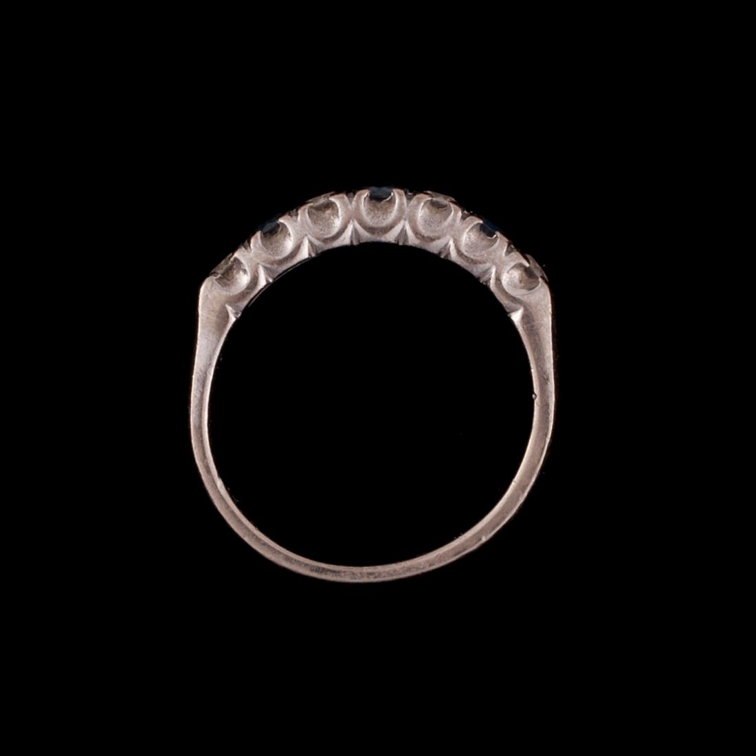 RINGAR, 2 st, 18K vitguld, diamanter och safirer. Vikt totalt ca 8,4 g.