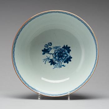 BÅLSKÅL, porslin. Qingdynastin, Qianlong (1736-95).