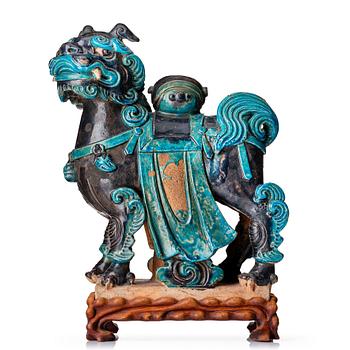 881. A turkoise and purple glazed figure of a buddhist lion, Ming dynasty (1368-1644).