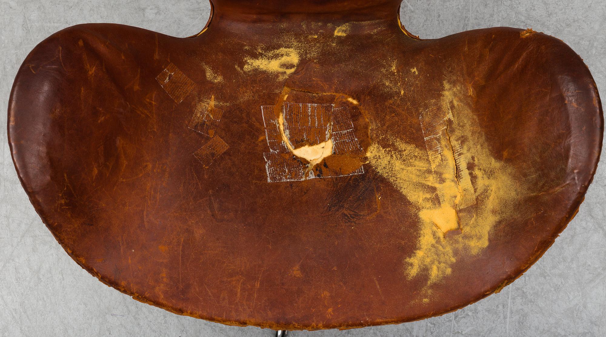 ARNE JACOBSEN, a 'Svanen' easy chair, Fritz Hansen, Denmark.